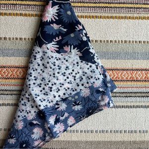 Blue flower bandana